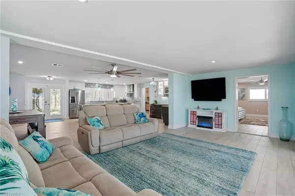 Cape Coral, FL 33904,5257 Stratford CT