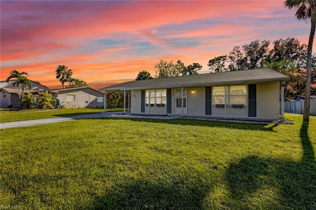 Port Charlotte, FL 33952,517 Reading ST NW