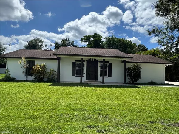 8505 Jenny Cae LN, North Fort Myers, FL 33903