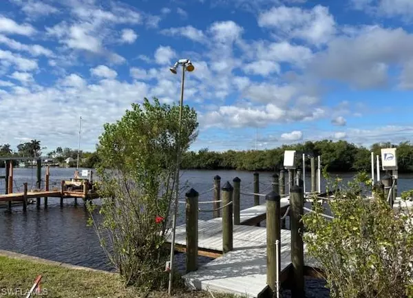 Fort Myers, FL 33905,208 Sun CIR