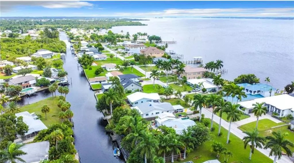 94 E North Shore AVE, North Fort Myers, FL 33917