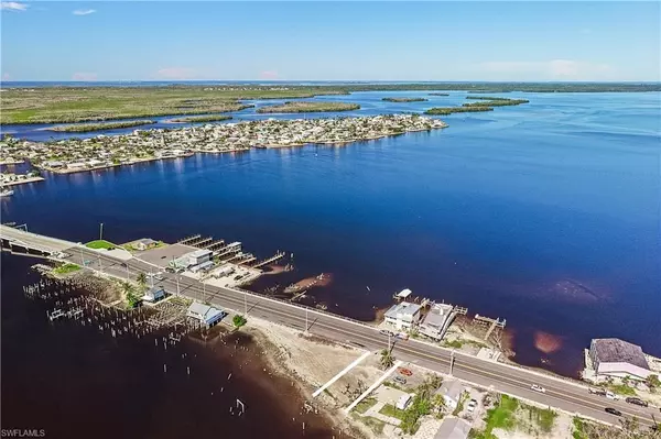 4225-4227 Pine Island RD NW, Matlacha, FL 33993