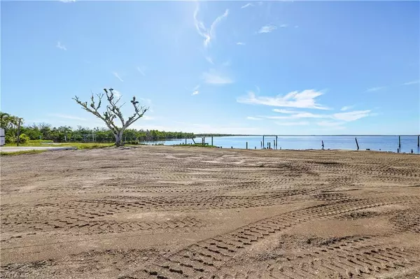 Matlacha, FL 33993,4225-4227 Pine Island RD NW