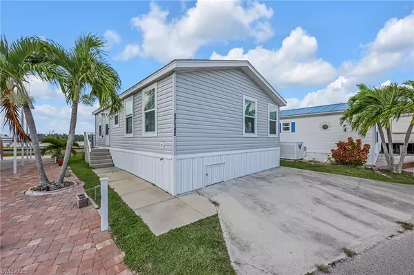 17142 and 17145 Casselberry LN, Fort Myers, FL 33967