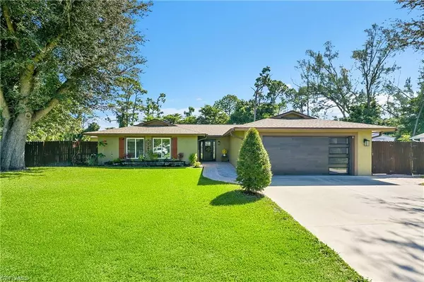 2474 King Arthurs CT, Fort Myers, FL 33912