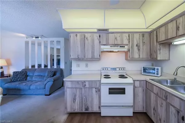 Cape Coral, FL 33909,1100 Pondella RD #206