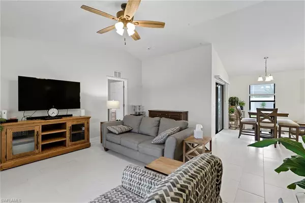 Cape Coral, FL 33991,221 SW 13th CT