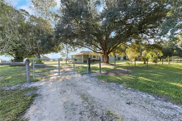 953 Niles ST, Fort Denaud, FL 33935