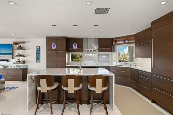 Sanibel, FL 33957,1290 Bay DR