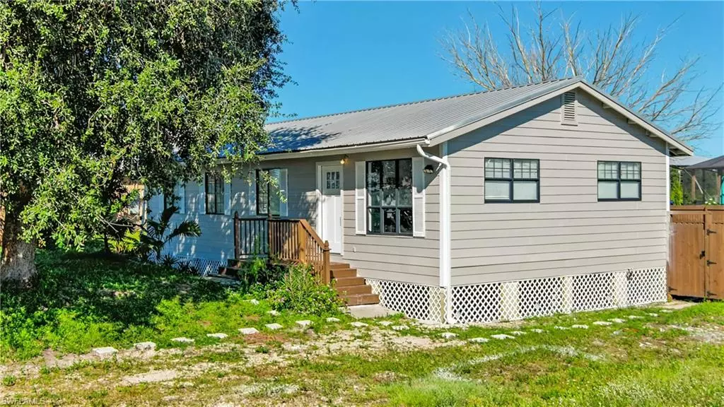 3216 22ND ST SW, Lehigh Acres, FL 33976