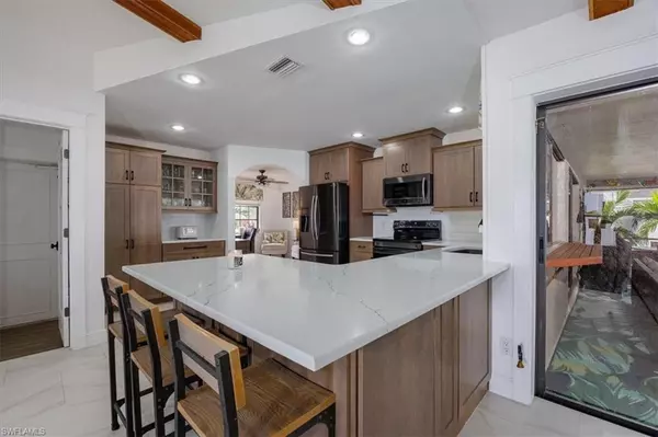 Cape Coral, FL 33991,233 SW 19th TER