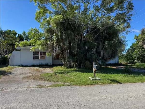 1002/1004 Southdale RD, Fort Myers, FL 33919