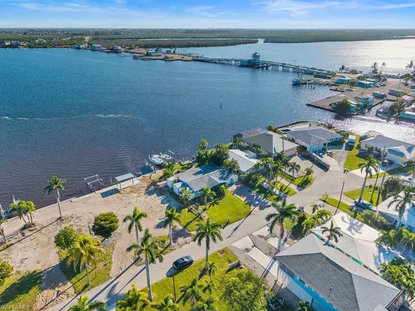 2504 Bayshore DR, Matlacha, FL 33993
