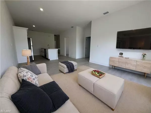 Lehigh Acres, FL 33973,225/227 Hightower AVE S