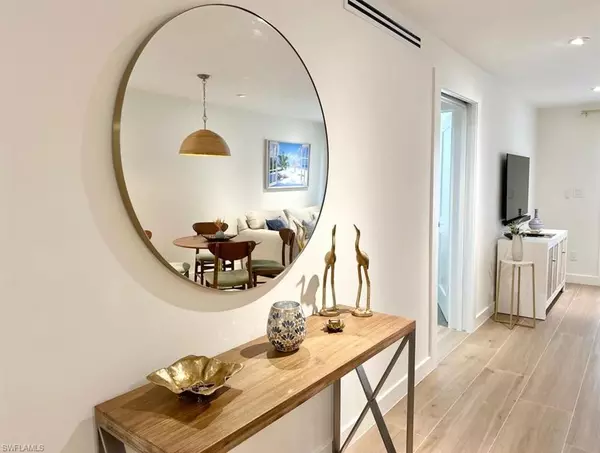 72 7th ST S #112, Naples, FL 34102