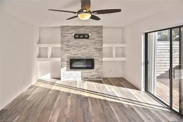 Fort Myers, FL 33907,5540 Malt DR #4