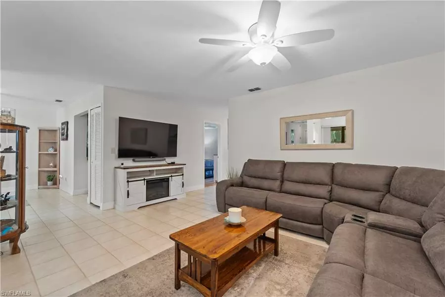8336 Charter Club CIR #5, Fort Myers, FL 33919
