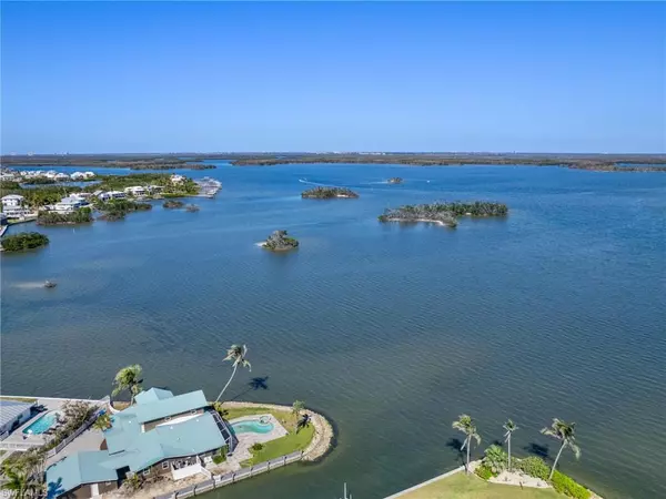 Fort Myers Beach, FL 33931,140 Curlew ST