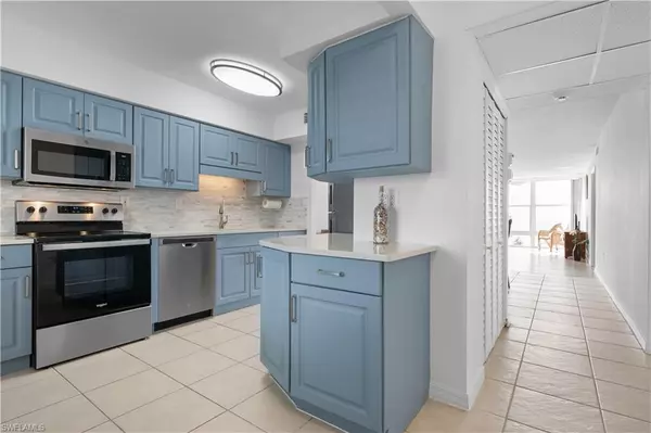 Holmes Beach, FL 34217,5200 Gulf DR #604