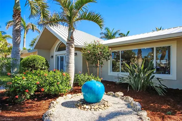 Sanibel, FL 33957,812 Angel Wing DR