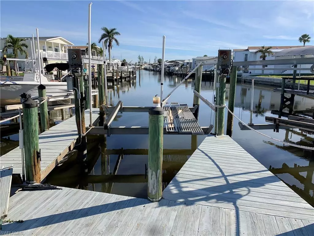 Fort Myers Beach, FL 33931,11361 Dogwood LN