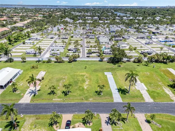 Fort Myers, FL 33908,146 Raintree LN