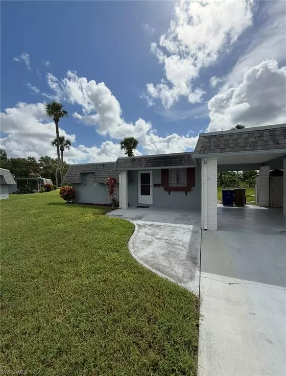 Lehigh Acres, FL 33936,374 Garland CT