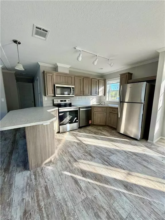 105 W Marimba CIR, Clewiston, FL 33440