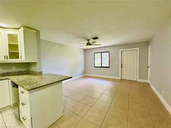 Cape Coral, FL 33990,709 SE 8th TER #2