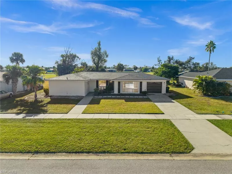 33 Golfview PL, Rotonda West, FL 33947