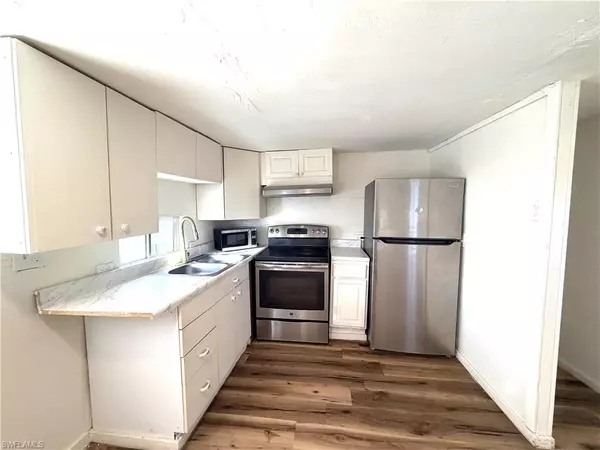 North Fort Myers, FL 33917,8115 Tolles DR #3