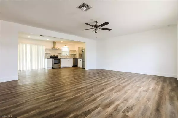 Port Charlotte, FL 33952,185 Norfolk AVE NW