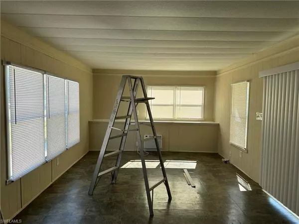 North Fort Myers, FL 33917,333 Lantern LN