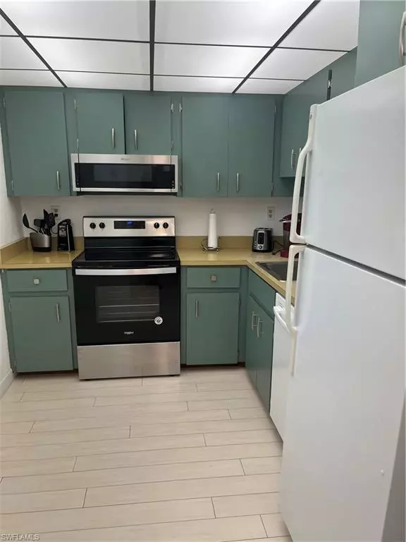 Fort Myers, FL 33907,1740 Pine Valley DR #205