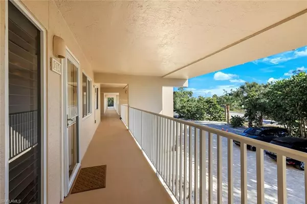 Sanibel, FL 33957,200 Periwinkle WAY #214