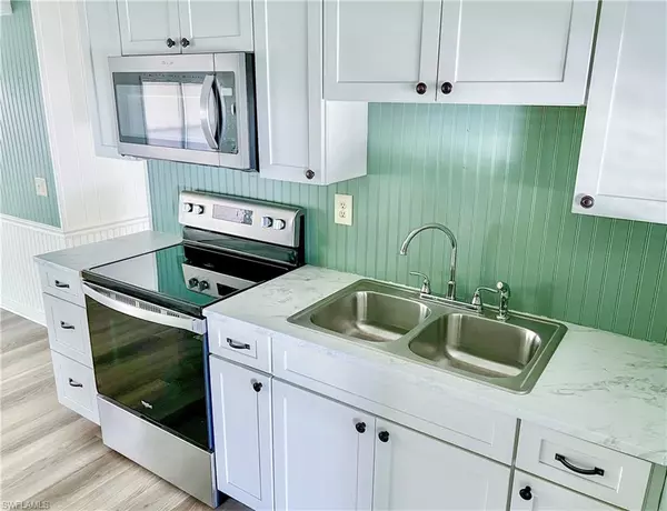 Fort Myers, FL 33908,301 Dillard AVE