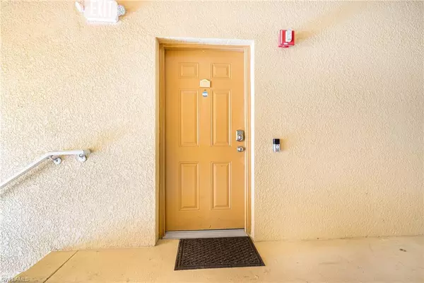 Fort Myers, FL 33919,9055 Colby DR #2213