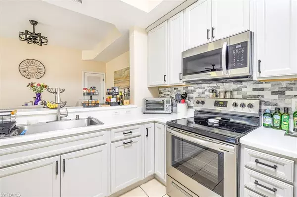 Fort Myers, FL 33919,9055 Colby DR #2213