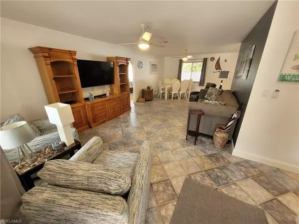 Fort Myers, FL 33907,8631 Beacon ST