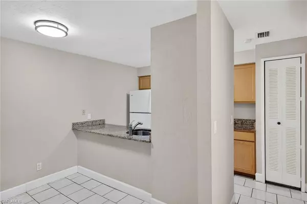 Fort Myers, FL 33919,13134 Feather Sound DR #401