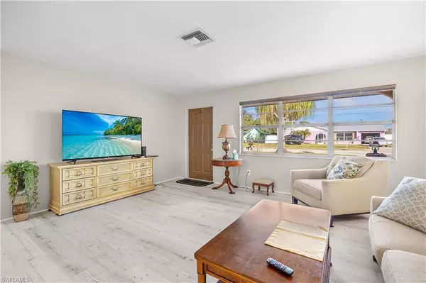 North Fort Myers, FL 33903,5948 Sonnet CT