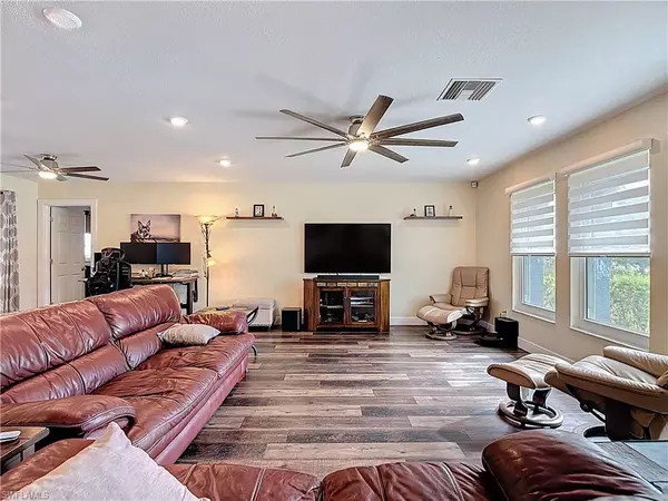 Cape Coral, FL 33914,911 SW 33rd TER