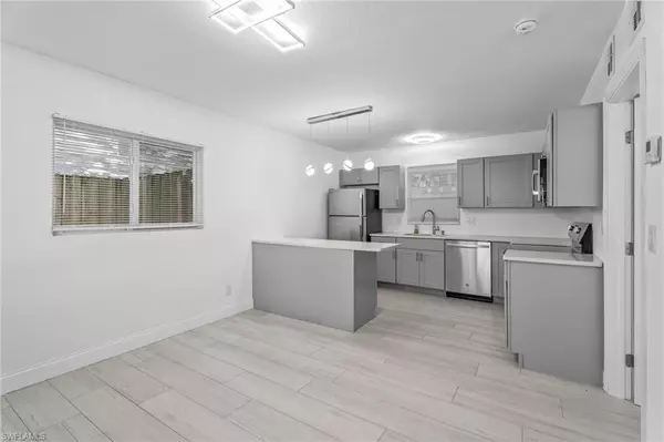 Fort Myers, FL 33901,2590 1st ST #115