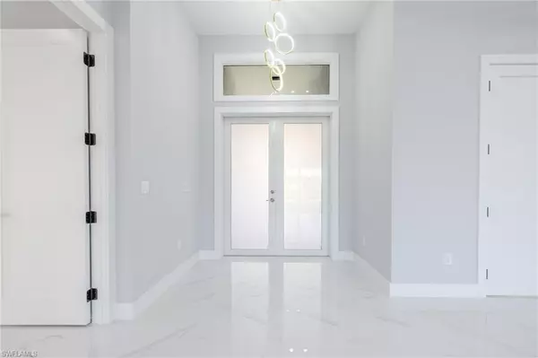 Cape Coral, FL 33990,313 SE 2nd ST