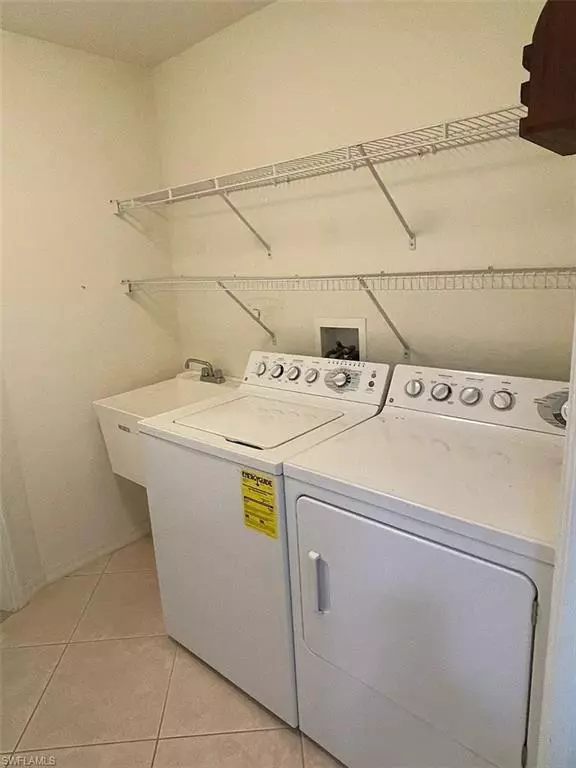 Cape Coral, FL 33904,322 SE 29th ST