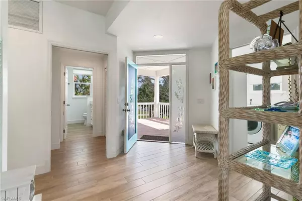 Sanibel, FL 33957,1508 Middle Gulf DR