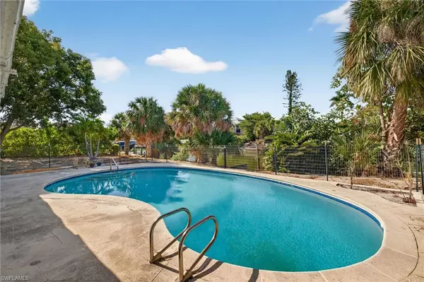 Sanibel, FL 33957,935 Pecten CT