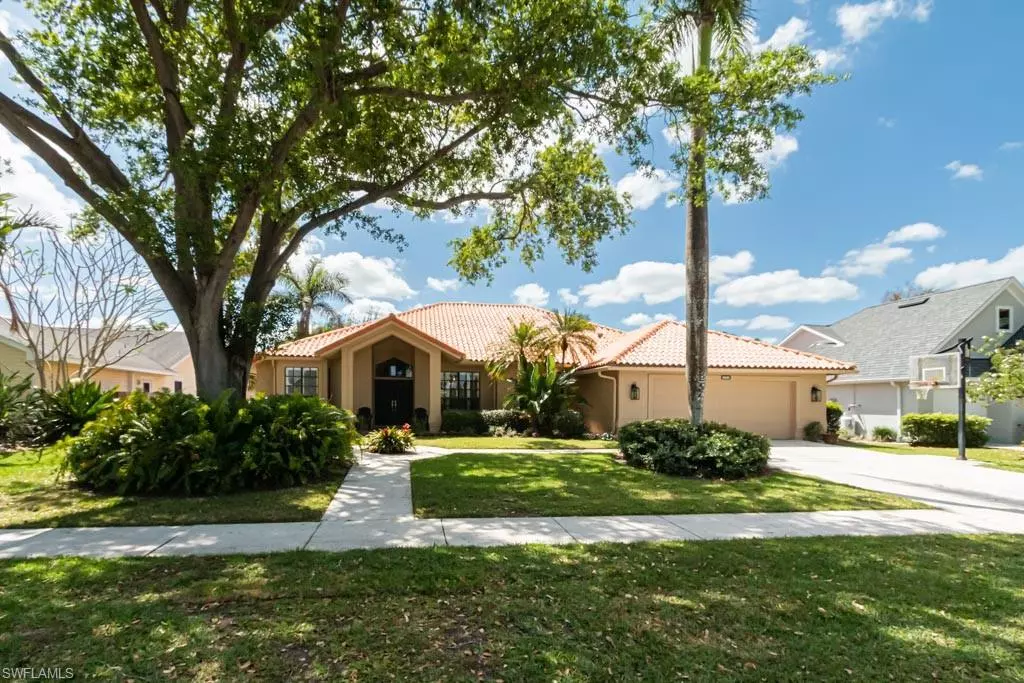 Naples, FL 34105,2209 PINEWOODS CIR