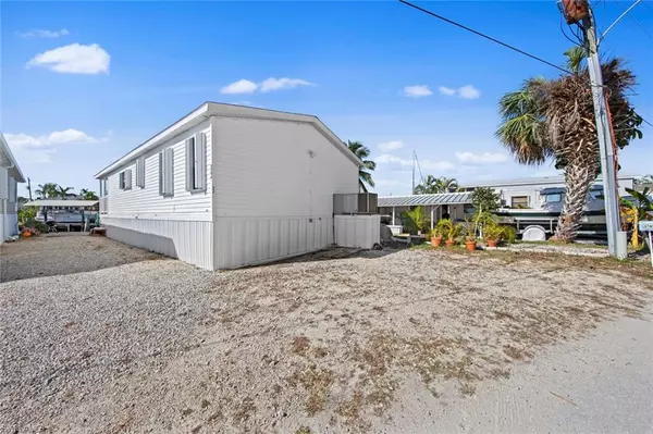 Fort Myers Beach, FL 33931,32 Emily LN