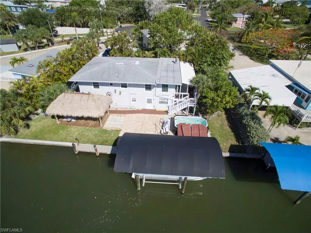 Fort Myers Beach, FL 33931,738 Matanzas CT